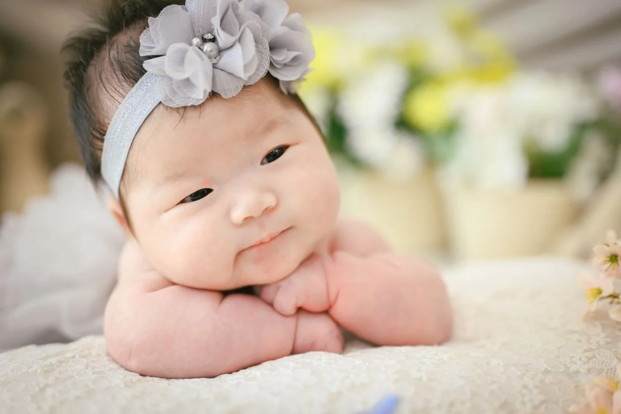 환하게 웃고 있는 로희